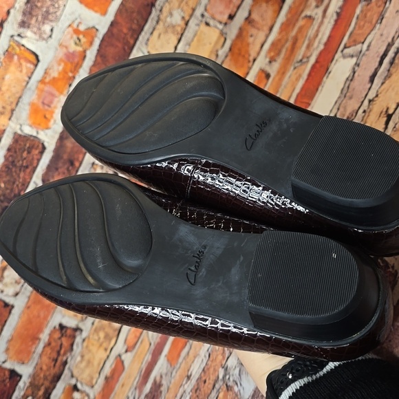 Clark's Timeless Fark Brown Crocodile Pattent Leather Slip On Loafer Size 9W - Picture 7 of 7